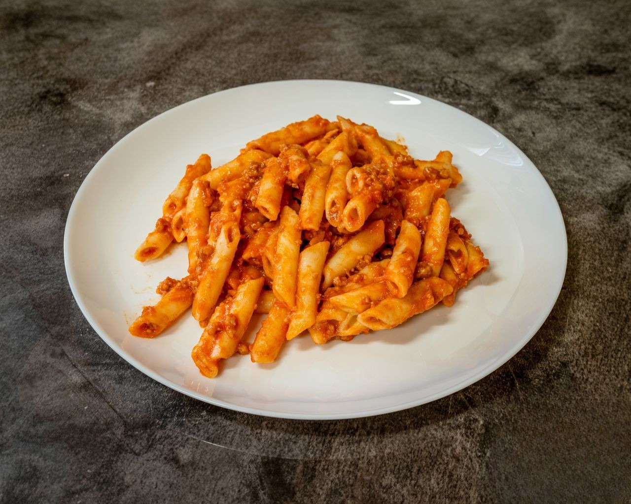 Macarrons amb salsa de tomàquet